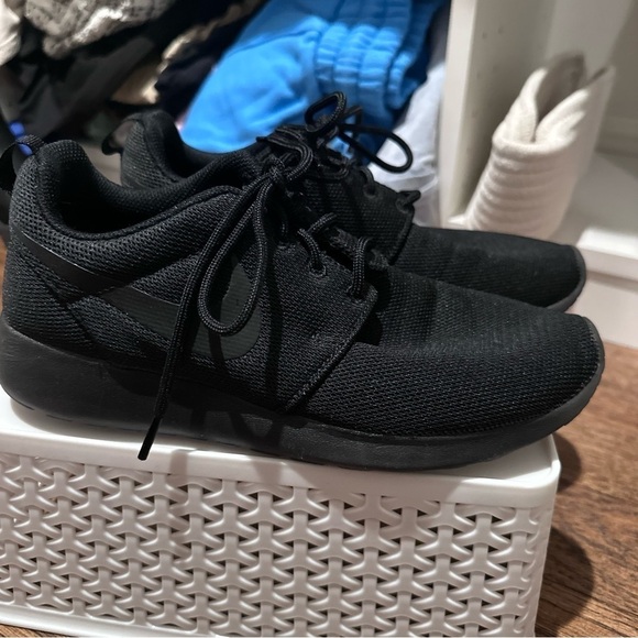 Nike Women's All-Black Sneakers - Picture 1 of 4
